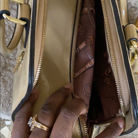 Cute Patent leather Medium purse with gold accents - Picture 5 of 7